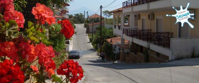 Sarti - prazne ulice Sartija na početku maja 2012.