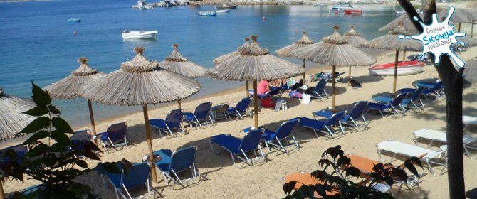 Limanaki - suncobrani na plaži