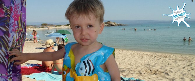 Karidi plaža - Uki u pripremi za plivanje na ovoj rajskoj plaži
