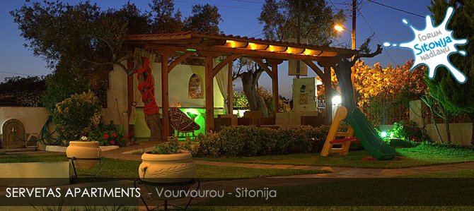 SERVETAS APARTMENST - Vourvourou - detalj dvorišta noću